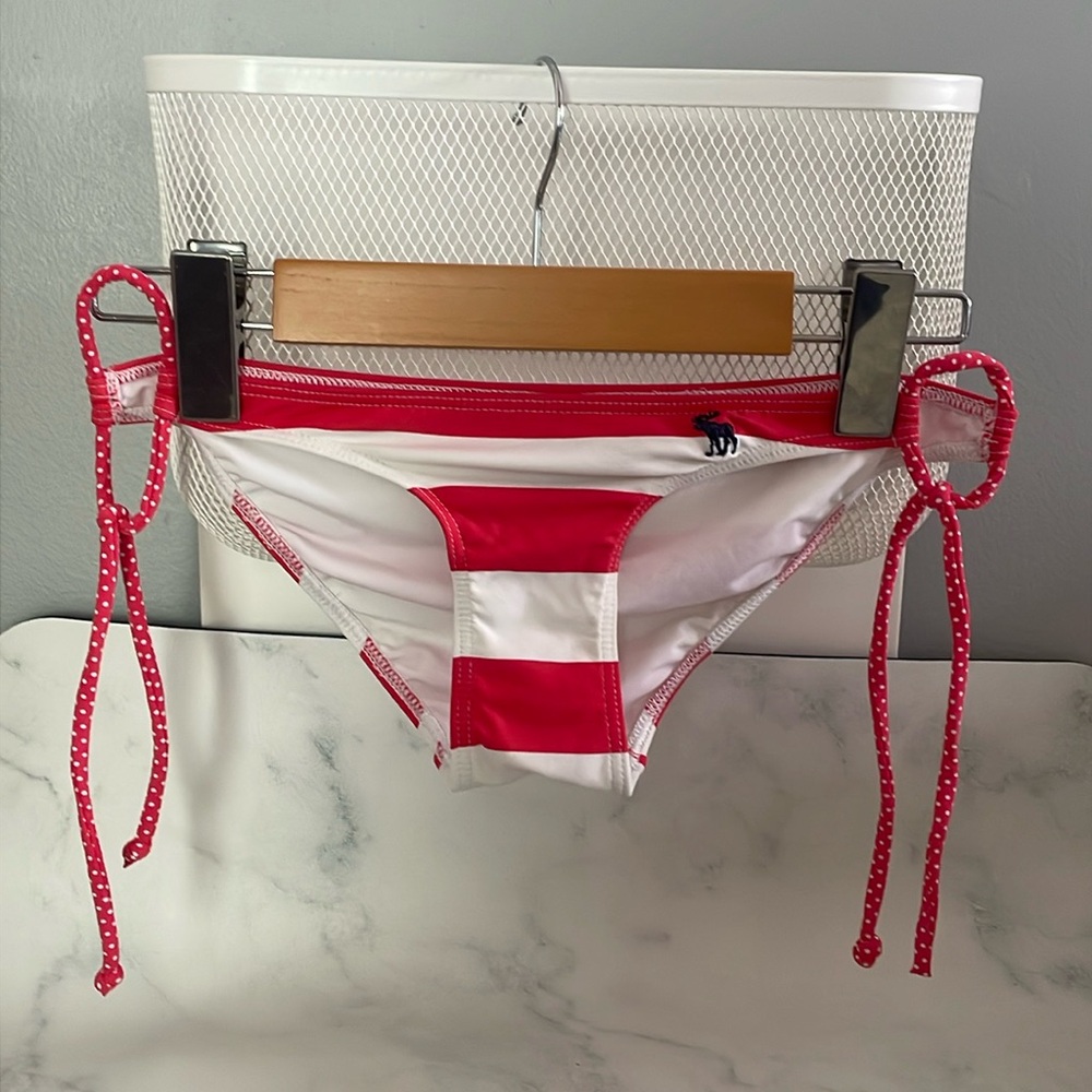 NWOT Abercrombie & Fitch Red and White Bikini Bottom